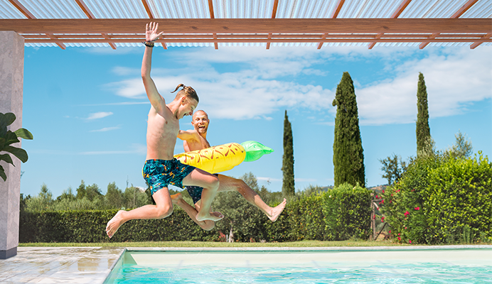 Polycarbonat-Poolüberdachungen: sicher und komfortabel schwimmen