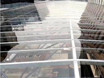 PALSUN Polycarbonat Massivplatte, extrem robust, UV-beständig und transparent, ideal für Verglasungen, Überdachungen und Sicherheitsanwendungen.