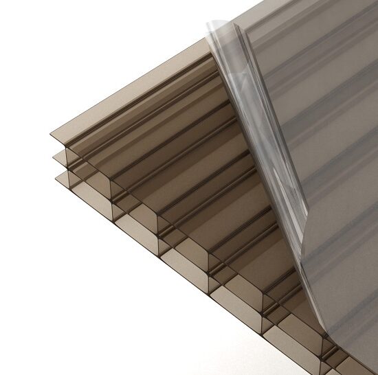 Doppelstegplatte 16 mm bronze aus Polycarbonat. Blendarmes, diffuses Licht, guter Wärmeschutz und hohe Schlagzähigkeit für Überdachungen.