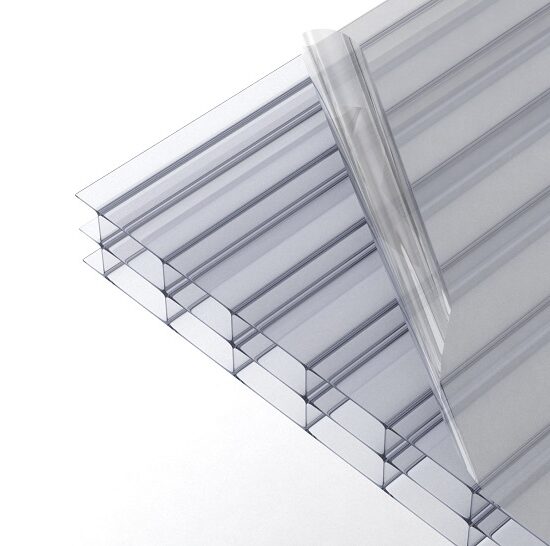 Doppelstegplatte 16 mm klar aus Polycarbonat. Sehr hohe Lichtdurchlässigkeit, gute Wärmedämmung und hohe Schlagzähigkeit für Überdachungen.