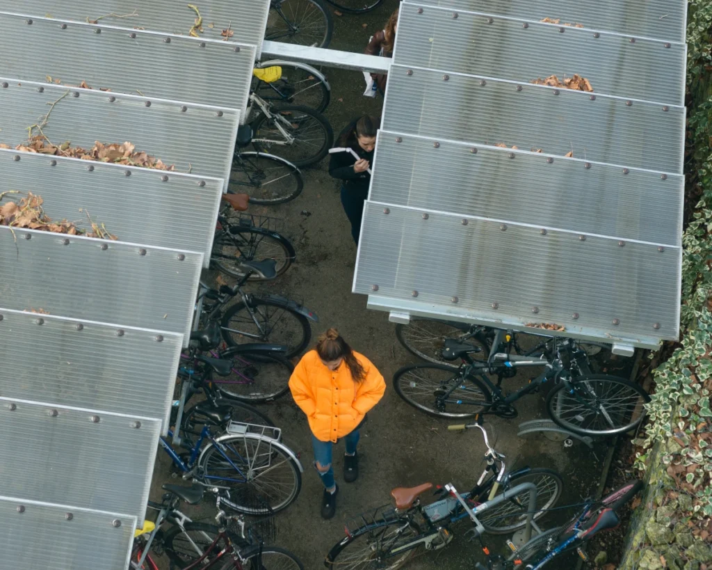 Fahrradunterstand mit Doppelstegplatten 6 mm aus Polycarbonat – lichtdurchlässige Überdachung