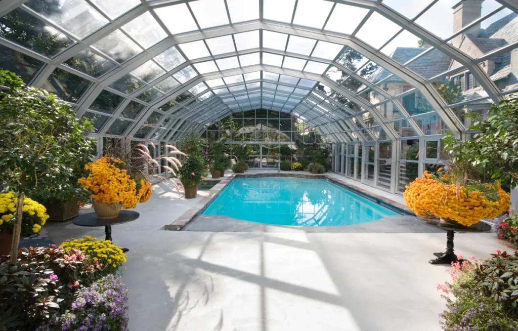 Poolüberdachung mit 25 mm Polycarbonat Doppelstegplatten – hohe Stabilität, UV-Schutz und Wärmedämmung